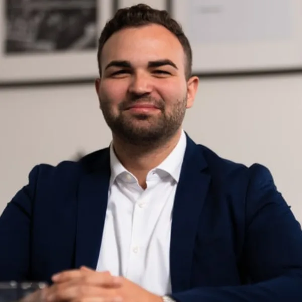 André Pascal Tito, Finanzberater bei SmarterFinanz
